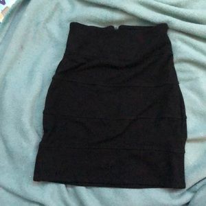 Cute skirt, worn once, just doesn’t fit anymore. Super comfy, love it!